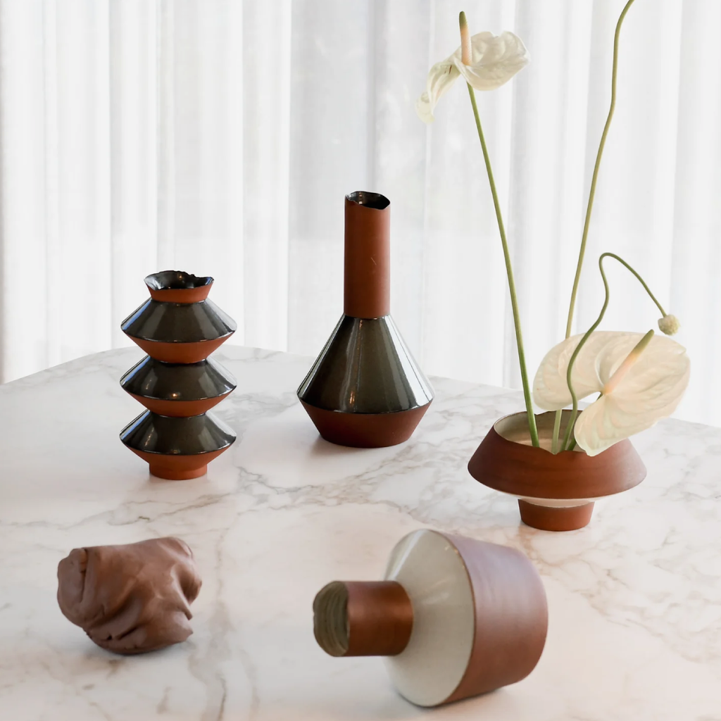 Flake-Rim Vase Z8 - Ivory