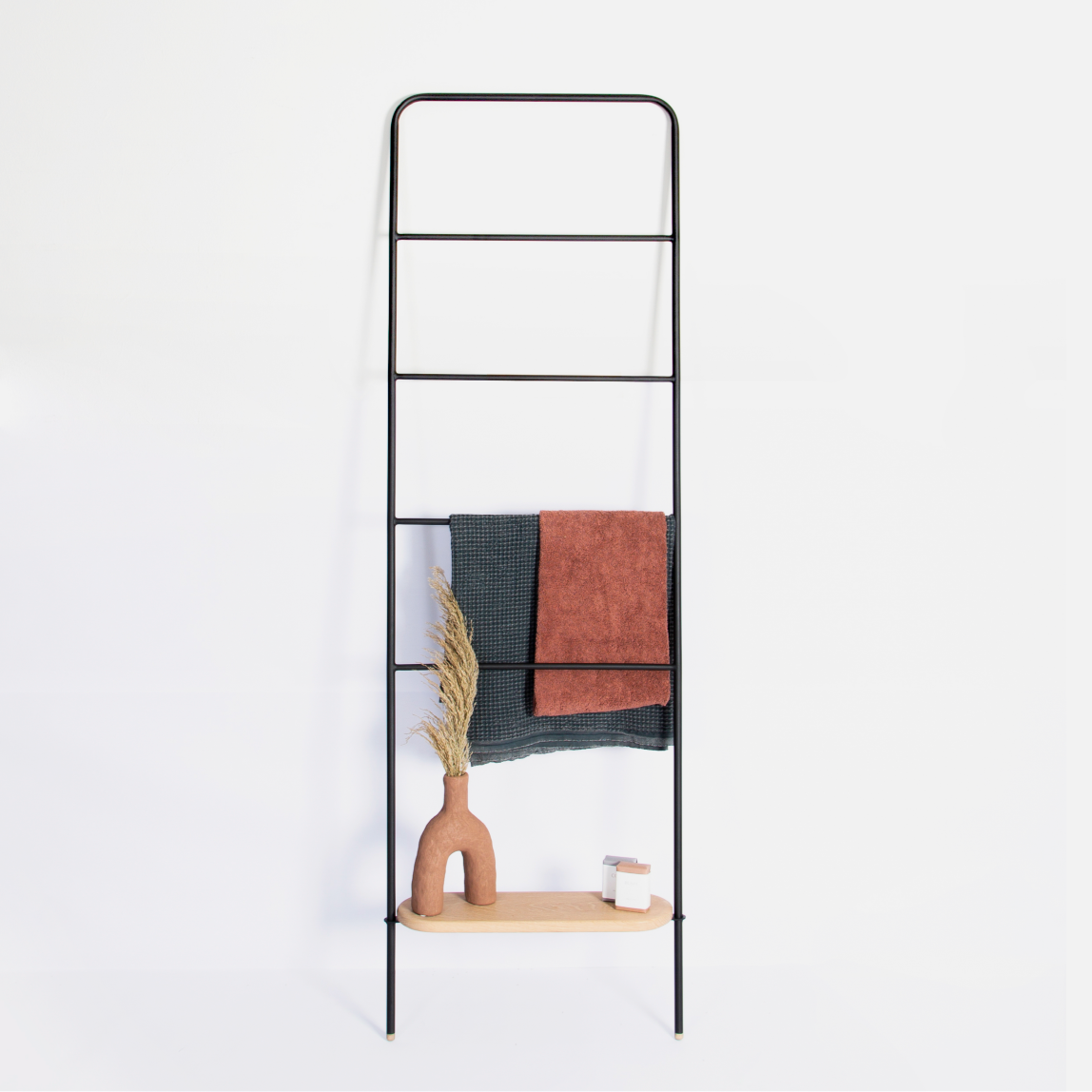 Lisa Leaning Towel Rack